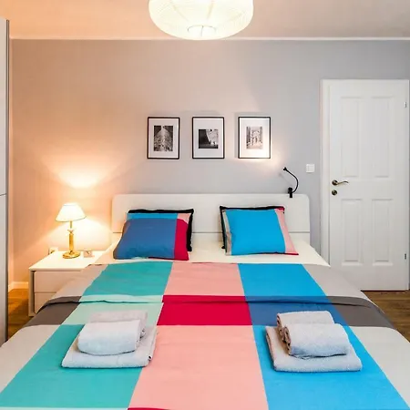 Martha Apartment Split
